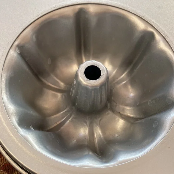 Pampered Chef Mini Bundt pan - Picture 6 of 6